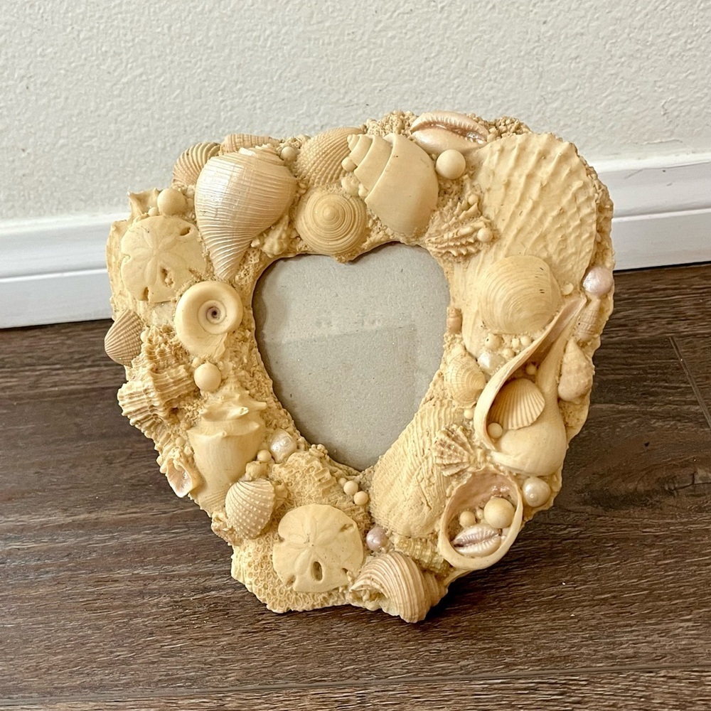 Seashell Heart-Shaped Photo Frame 7/8 inch